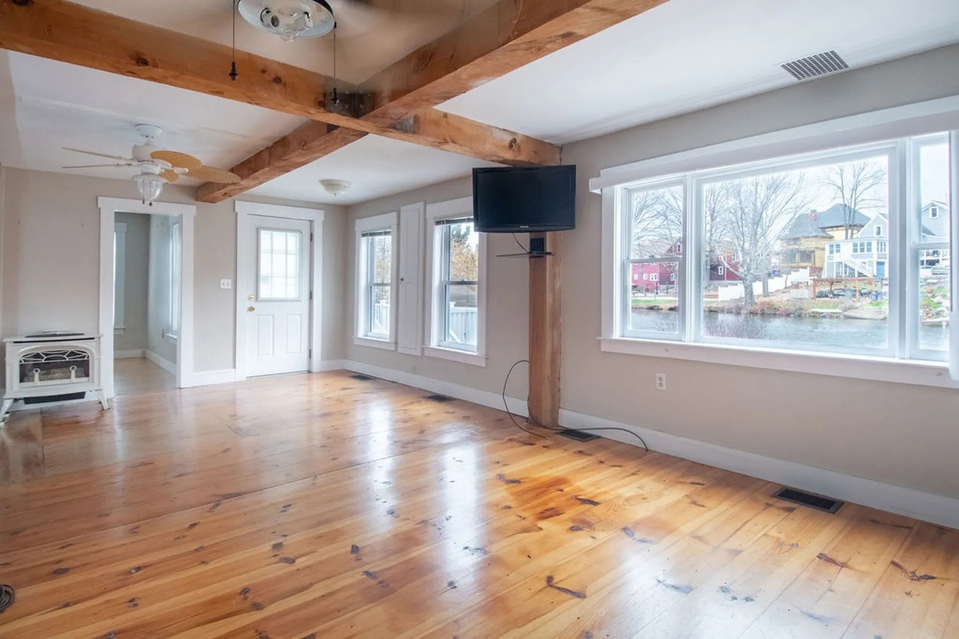 24 Riverside Court Laconia NH 03246
