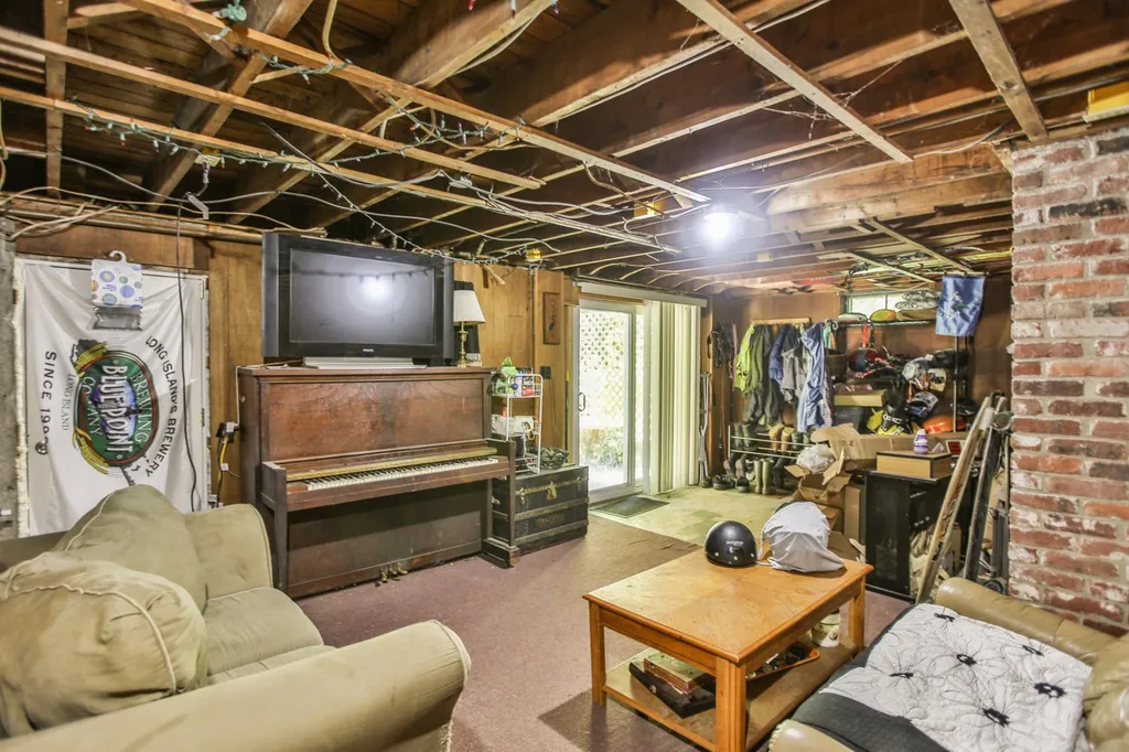 94 Old Post Road Kittery ME 03904