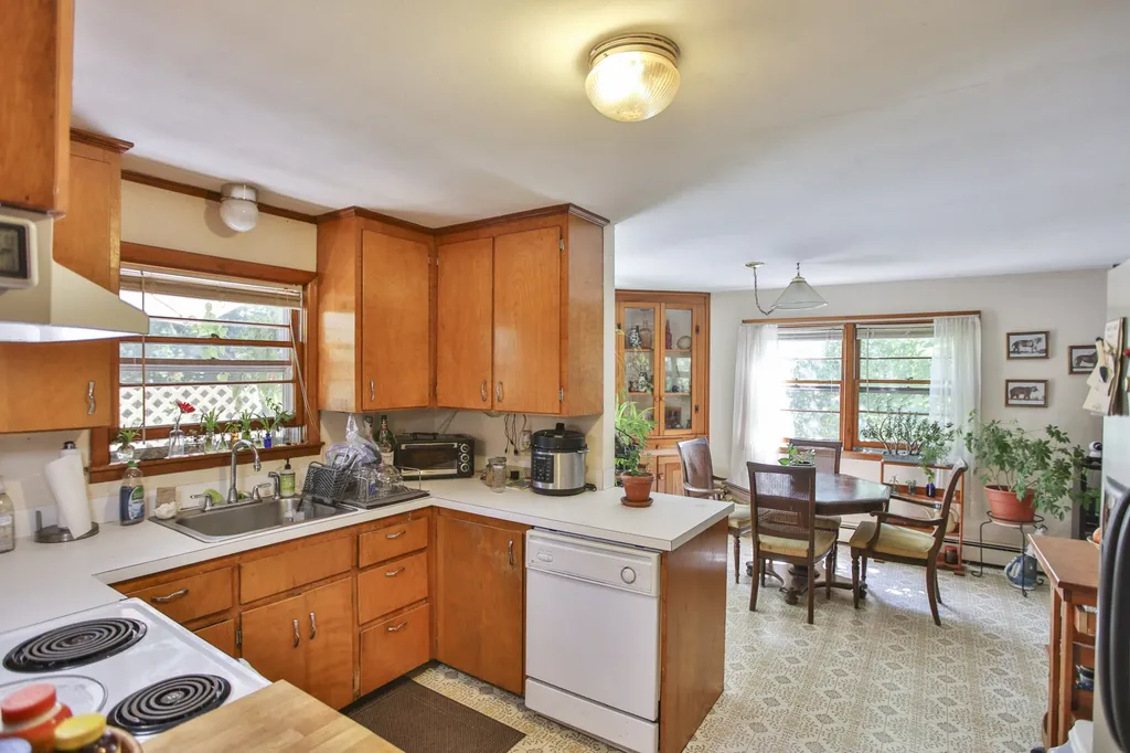 94 Old Post Road Kittery ME 03904