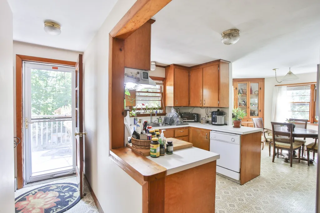 94 Old Post Road Kittery ME 03904