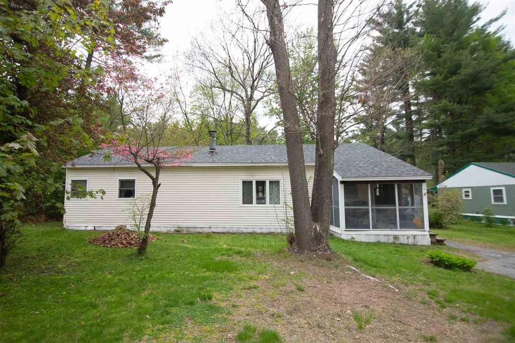 7 Eric Avenue Nashua NH 03062
