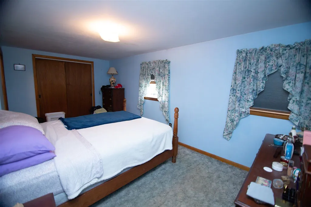 7 Eric Avenue Nashua NH 03062