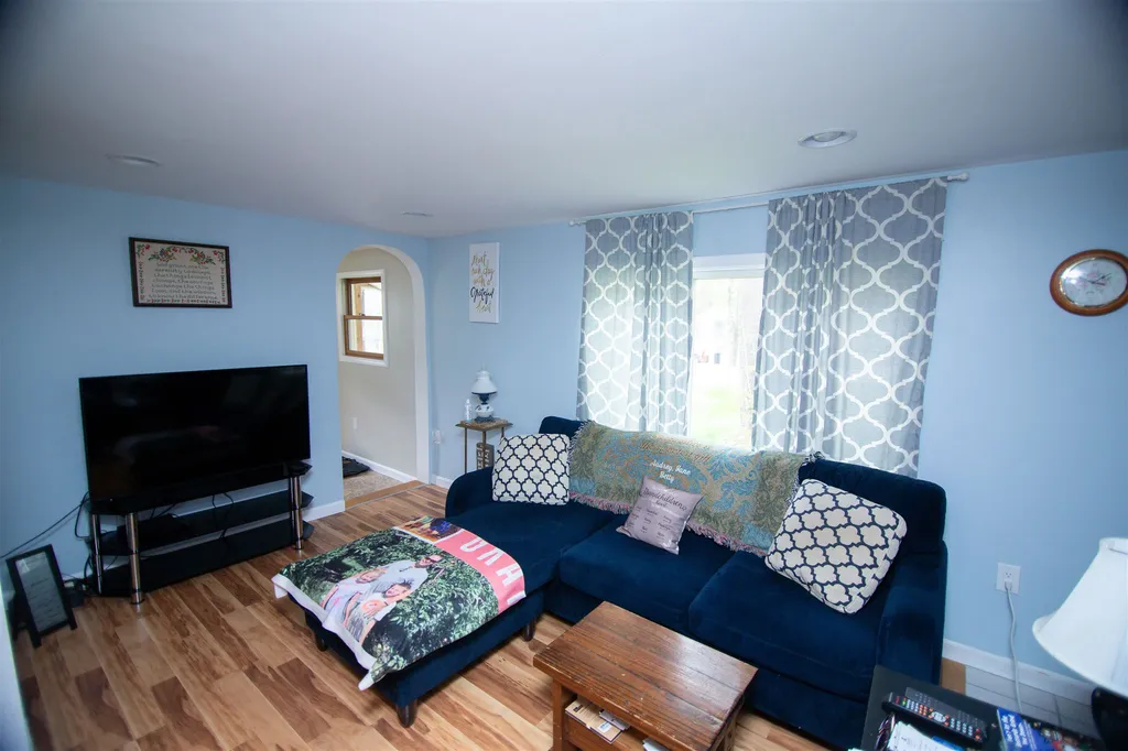 7 Eric Avenue Nashua NH 03062