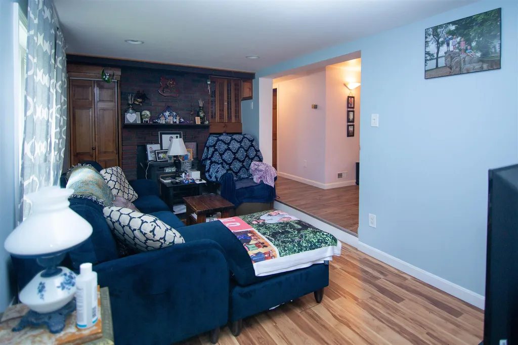 7 Eric Avenue Nashua NH 03062
