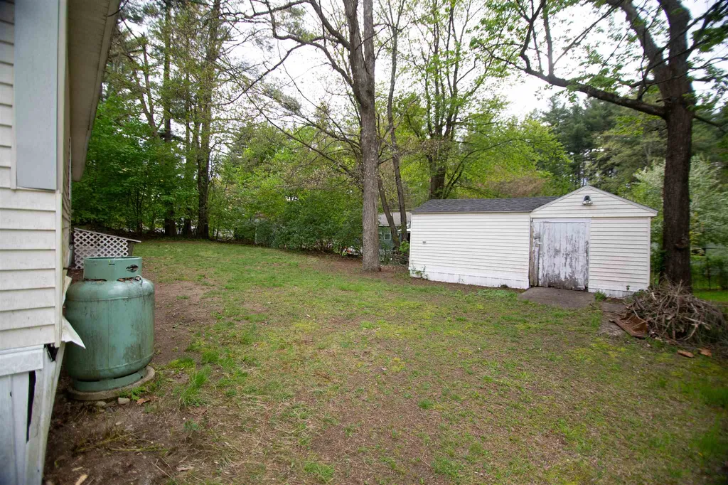 7 Eric Avenue Nashua NH 03062