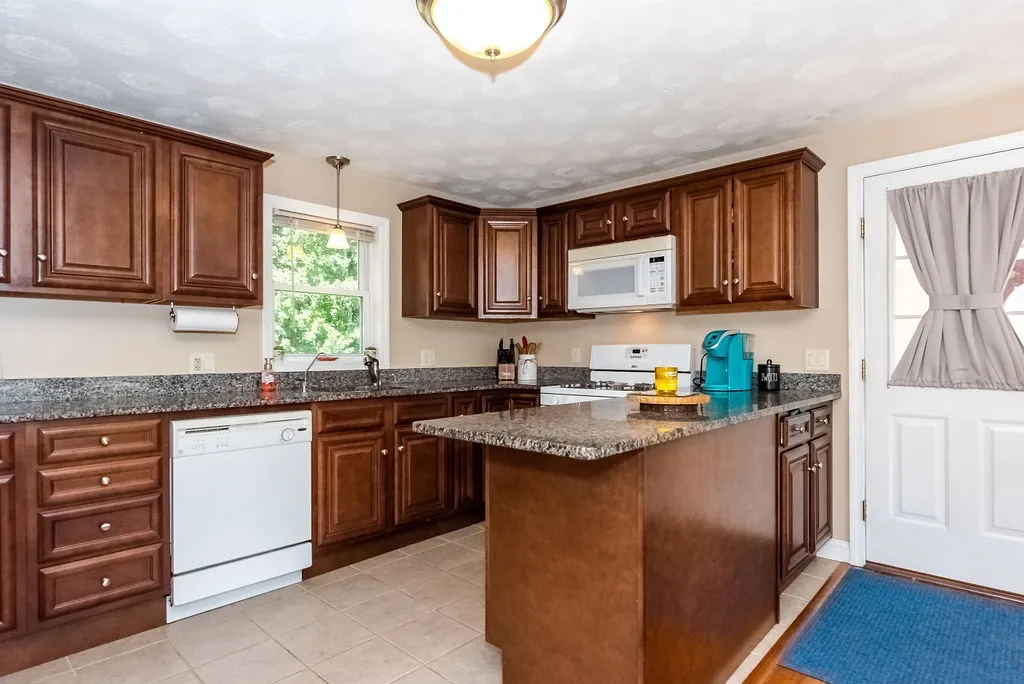 84 Maple Street Barnstead NH 03225