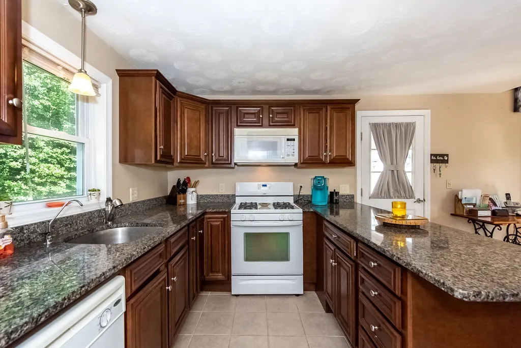 84 Maple Street Barnstead NH 03225