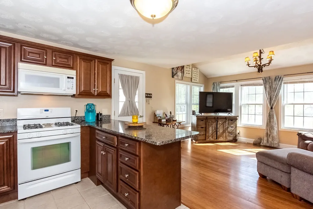 84 Maple Street Barnstead NH 03225