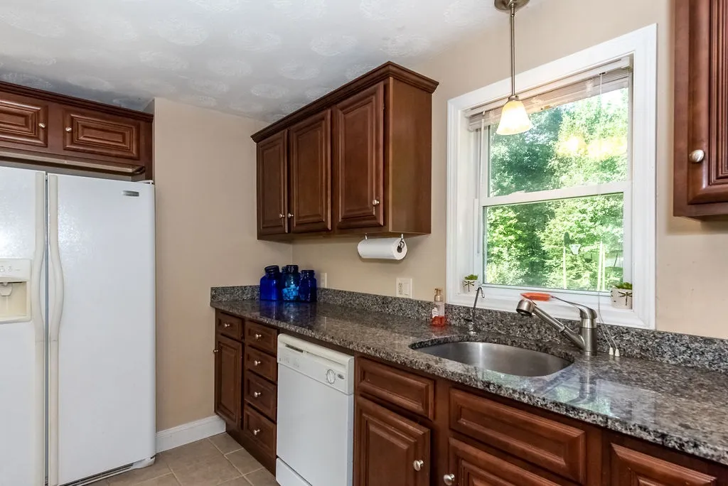 84 Maple Street Barnstead NH 03225