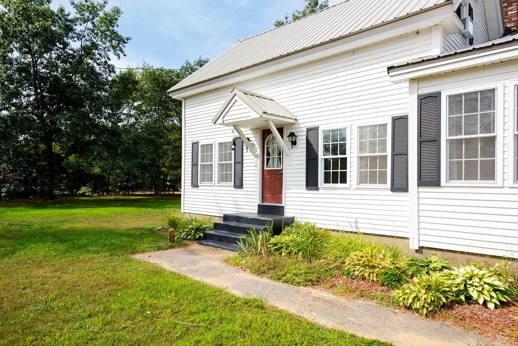 84 Maple Street Barnstead NH 03225