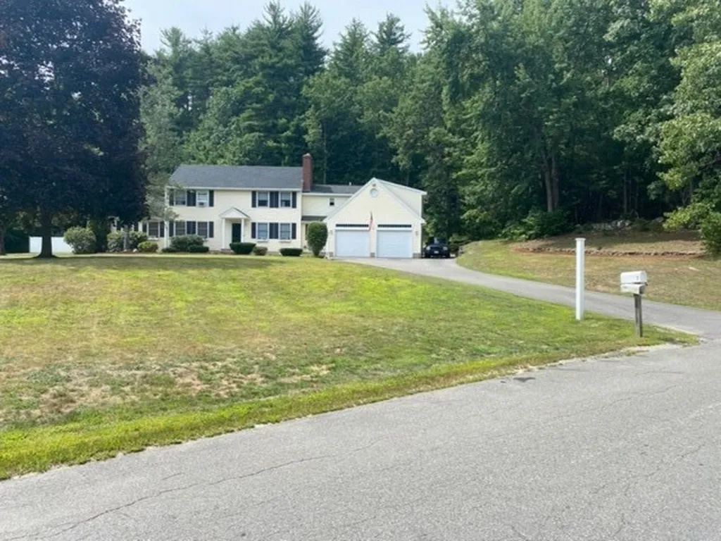 7 Columbia Drive Londonderry NH 03053
