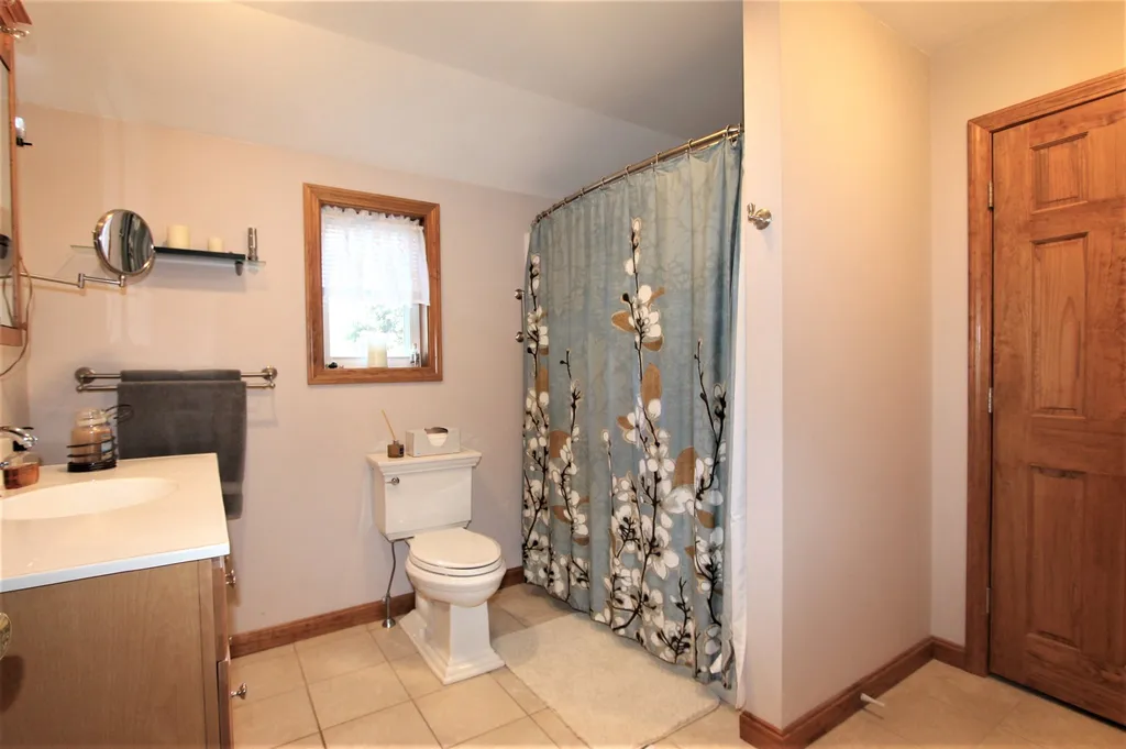 7 Columbia Drive Londonderry NH 03053