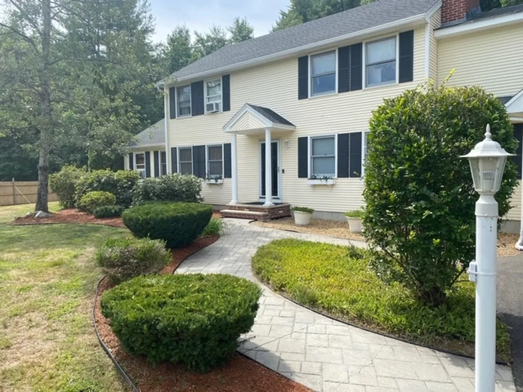 7 Columbia Drive Londonderry NH 03053