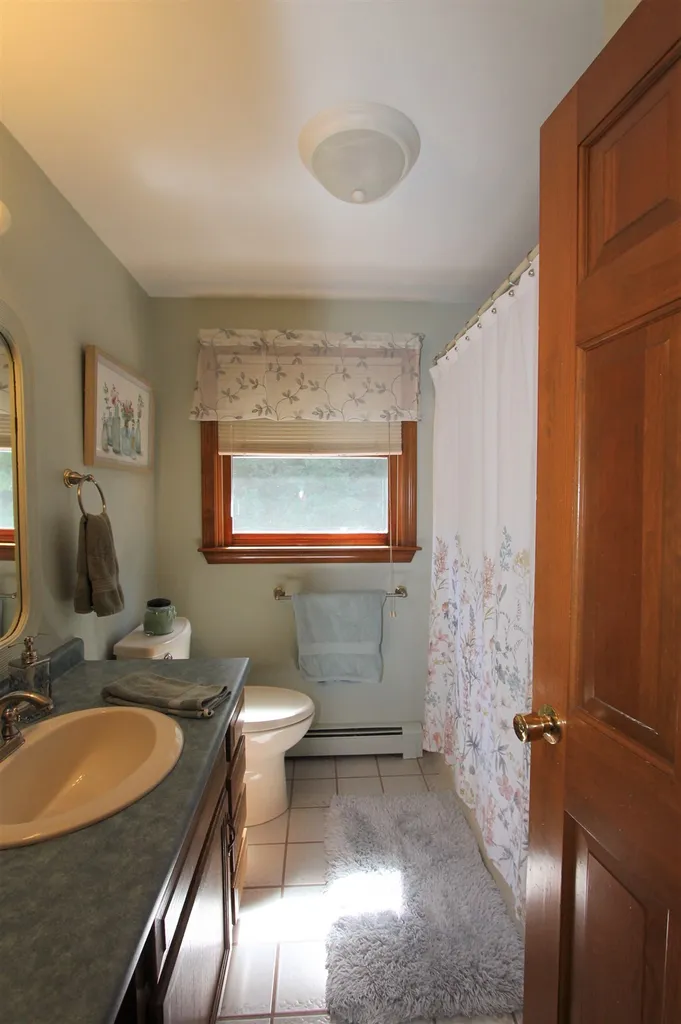 7 Columbia Drive Londonderry NH 03053