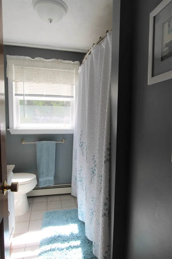 7 Columbia Drive Londonderry NH 03053