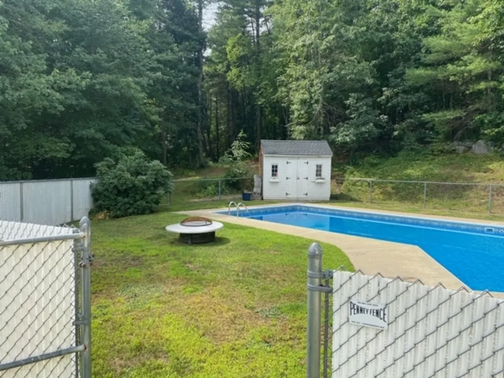7 Columbia Drive Londonderry NH 03053