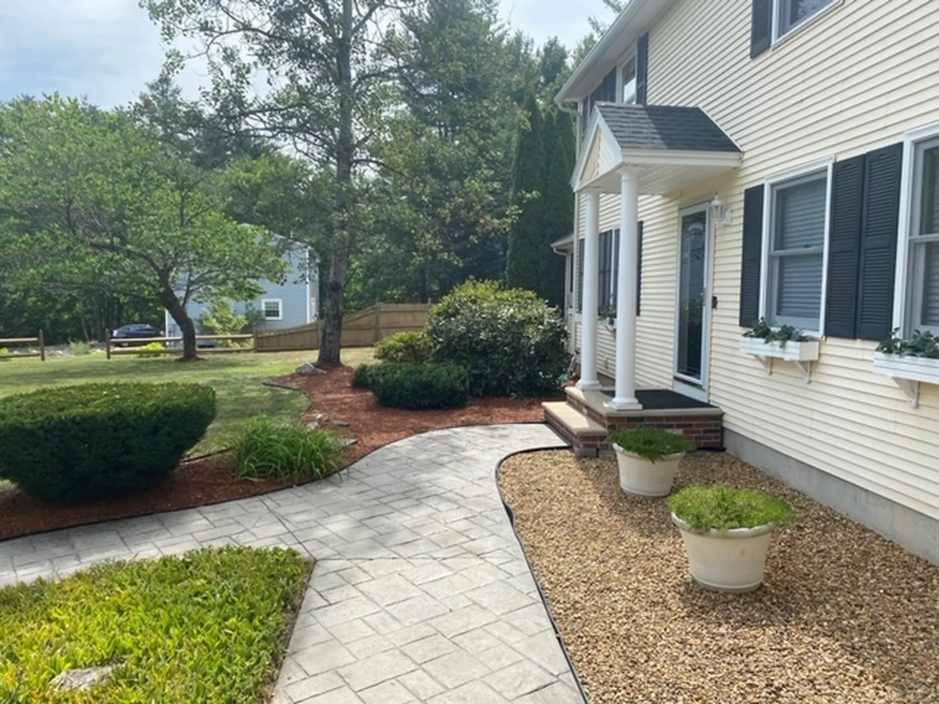 7 Columbia Drive Londonderry NH 03053