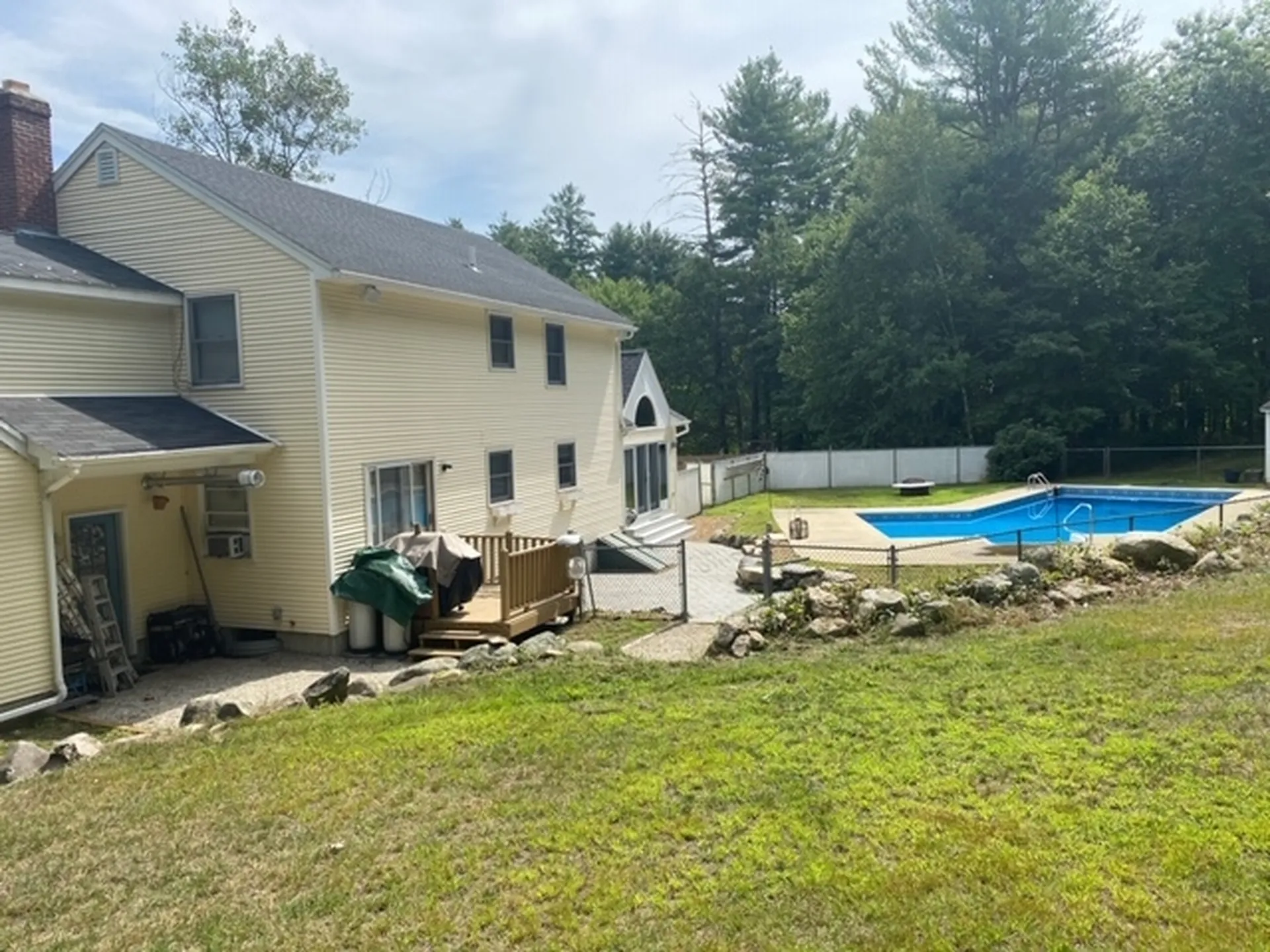 7 Columbia Drive Londonderry NH 03053