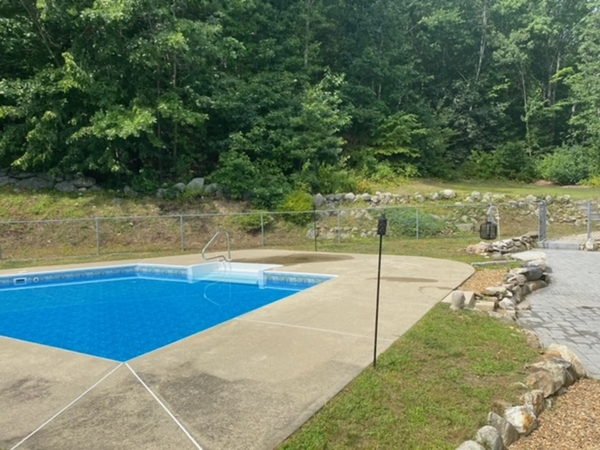 7 Columbia Drive Londonderry NH 03053