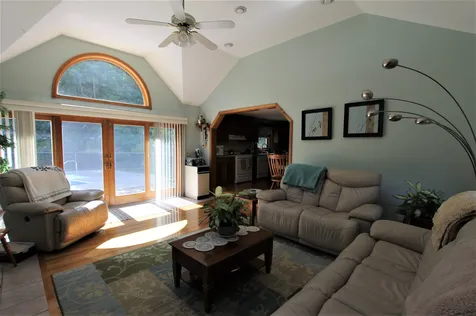 7 Columbia Drive Londonderry NH 03053
