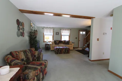 7 Columbia Drive Londonderry NH 03053