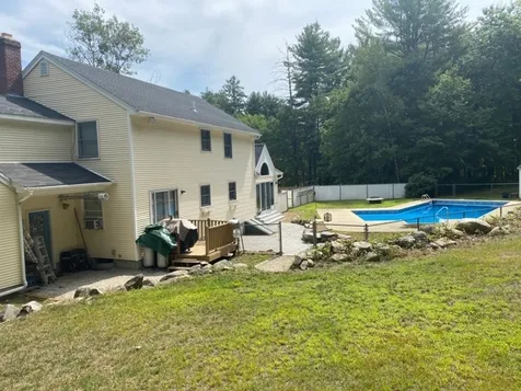 7 Columbia Drive Londonderry NH 03053