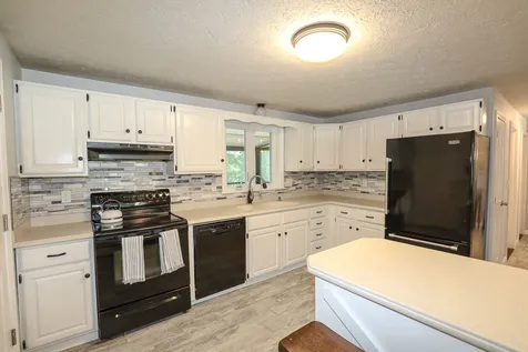 252 Coral Avenue Manchester NH 03104