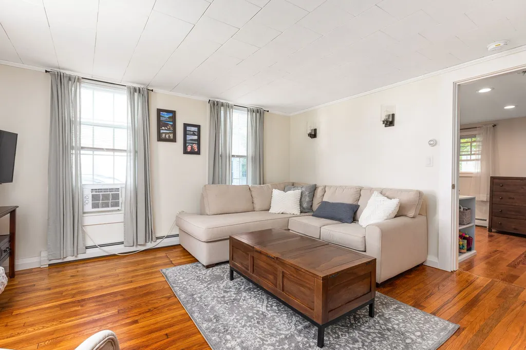 28 River Street Exeter NH 03833