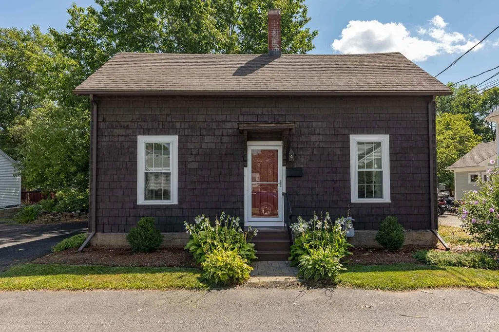 28 River Street Exeter NH 03833