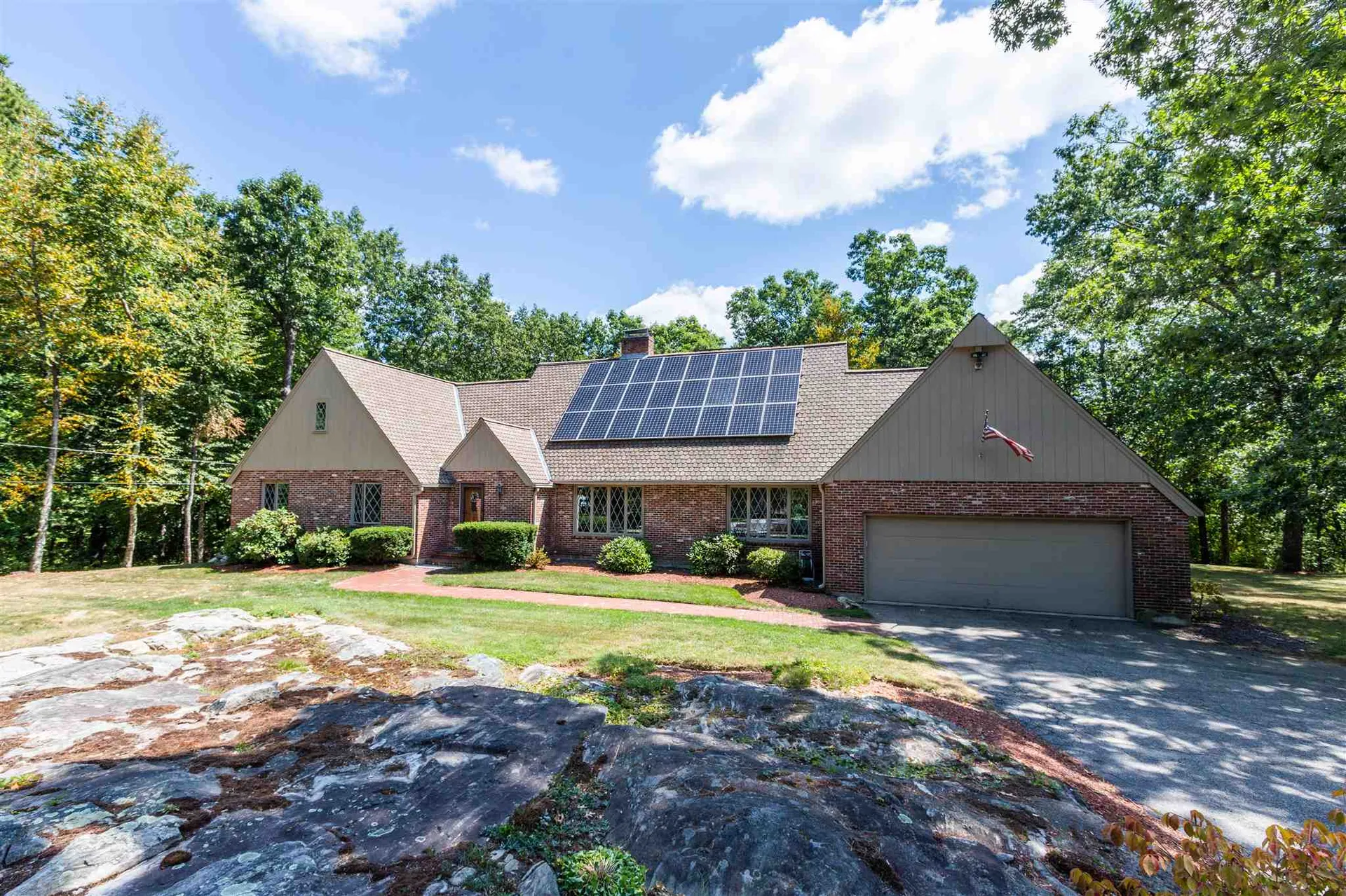 13 Cricket Hill Drive Amherst NH 03031