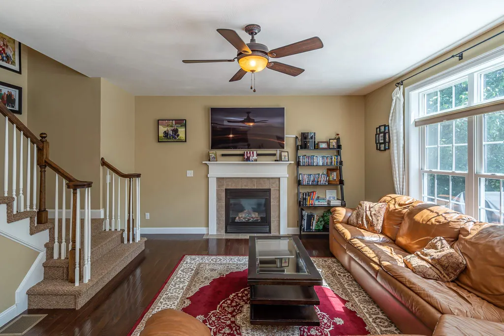 51 Hawthorne Drive Auburn NH 03032