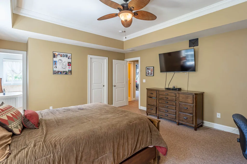51 Hawthorne Drive Auburn NH 03032