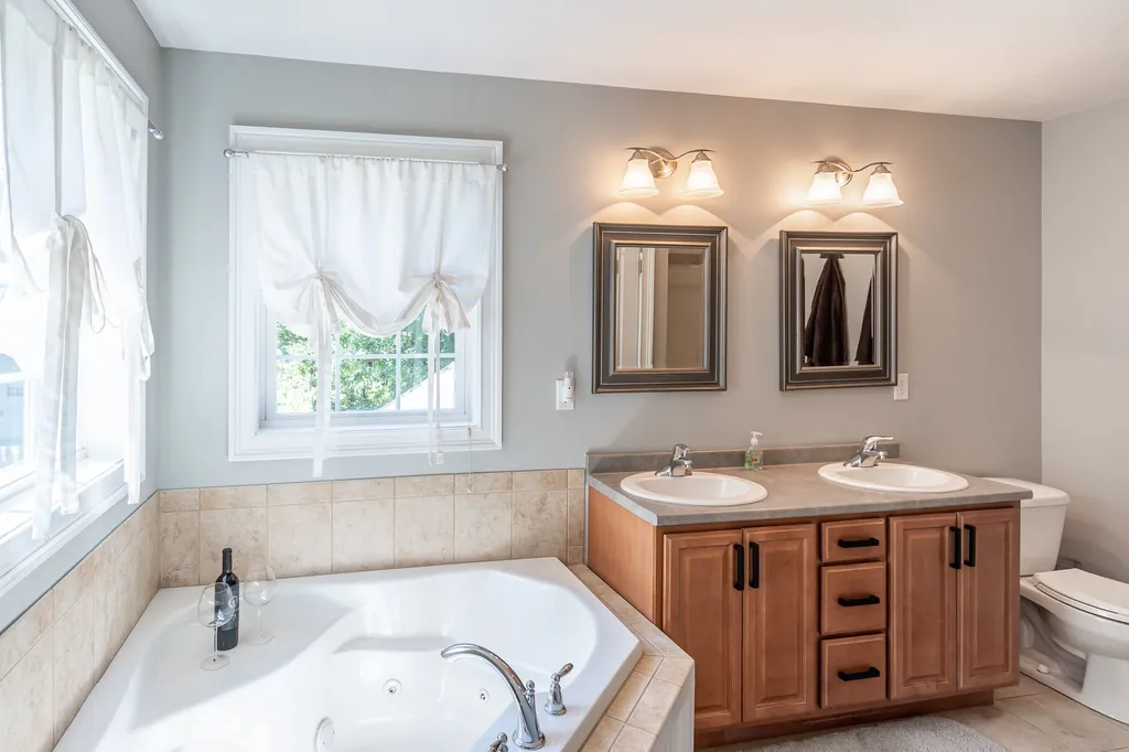 51 Hawthorne Drive Auburn NH 03032