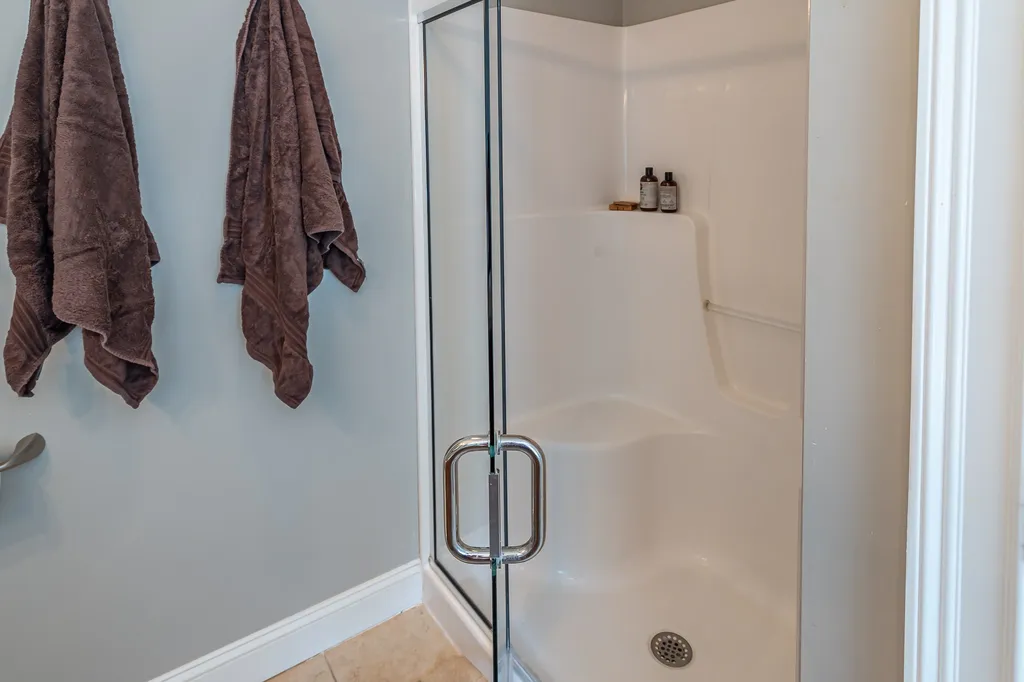 51 Hawthorne Drive Auburn NH 03032