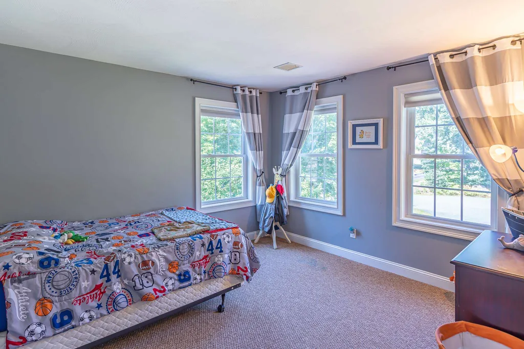 51 Hawthorne Drive Auburn NH 03032