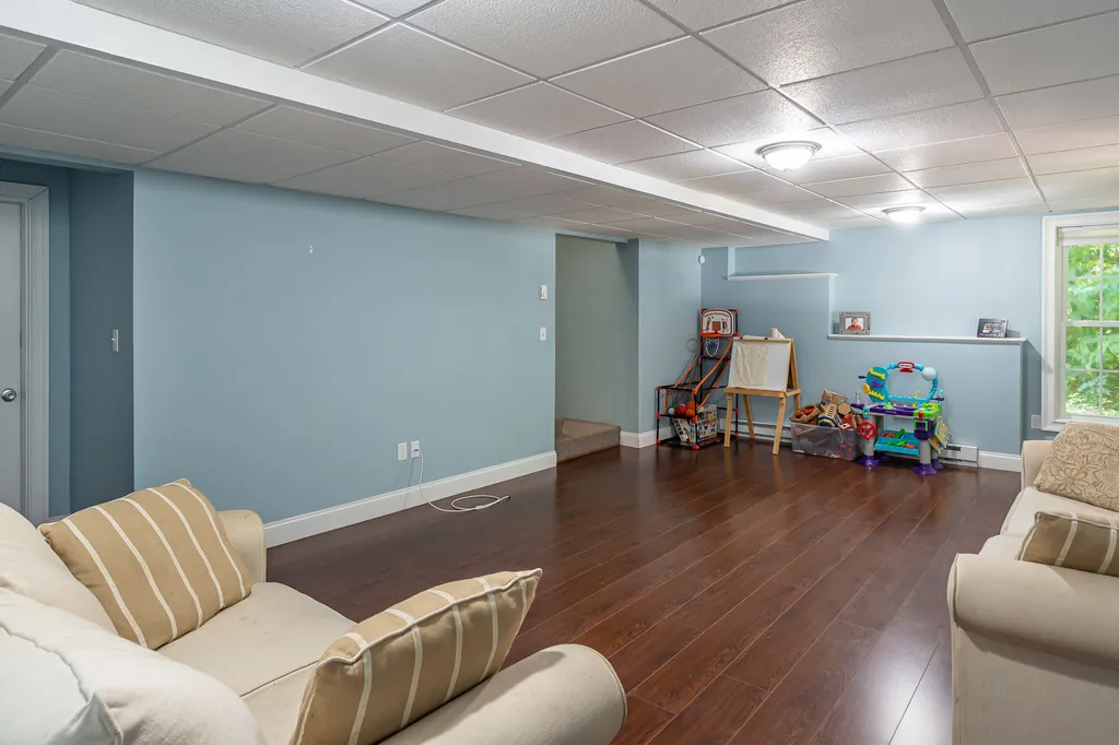 51 Hawthorne Drive Auburn NH 03032