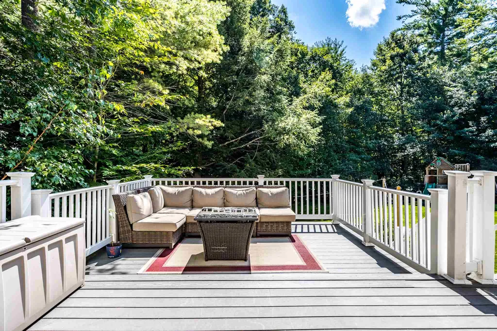 51 Hawthorne Drive Auburn NH 03032