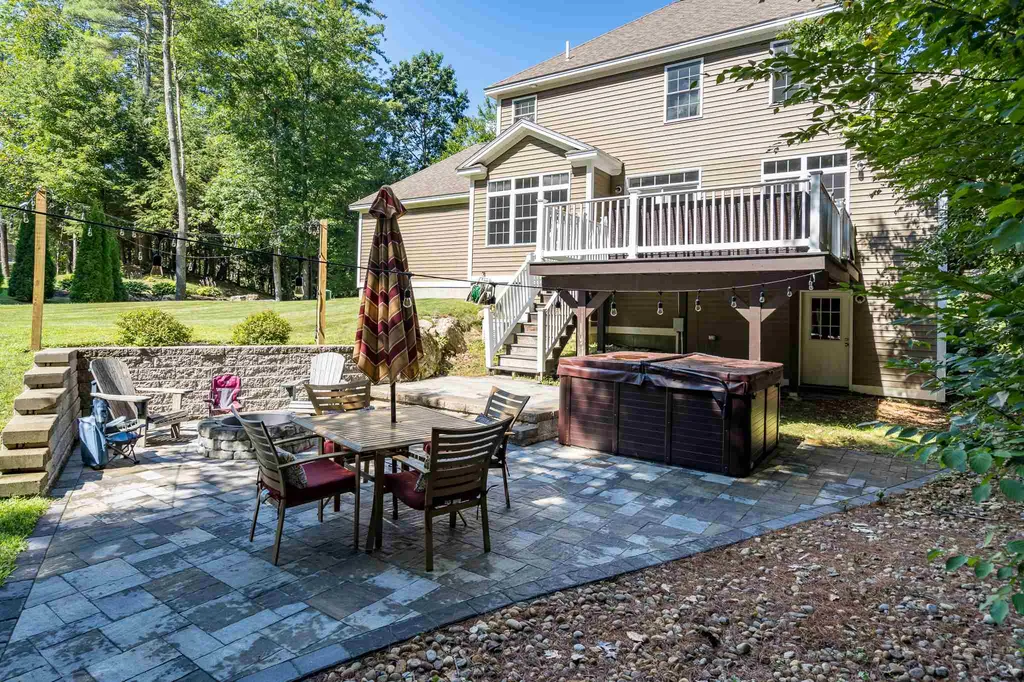 51 Hawthorne Drive Auburn NH 03032