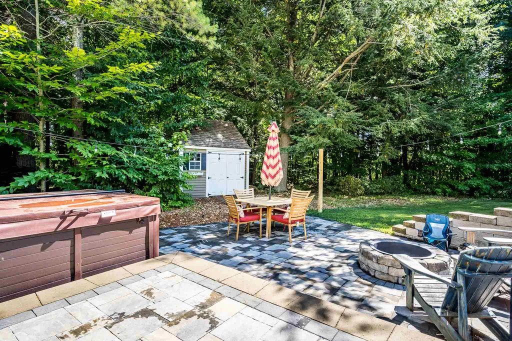 51 Hawthorne Drive Auburn NH 03032