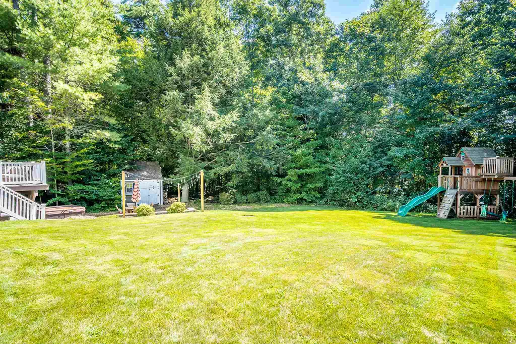 51 Hawthorne Drive Auburn NH 03032
