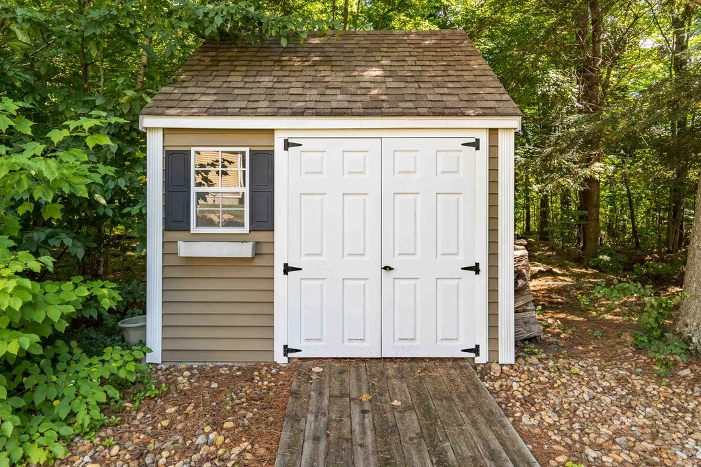 51 Hawthorne Drive Auburn NH 03032