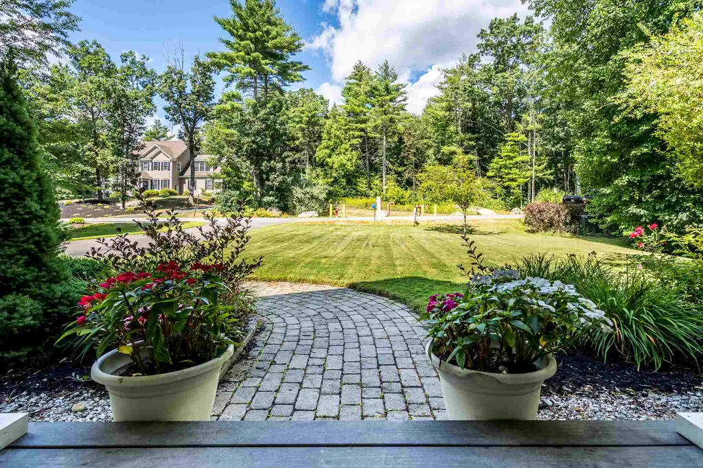 51 Hawthorne Drive Auburn NH 03032