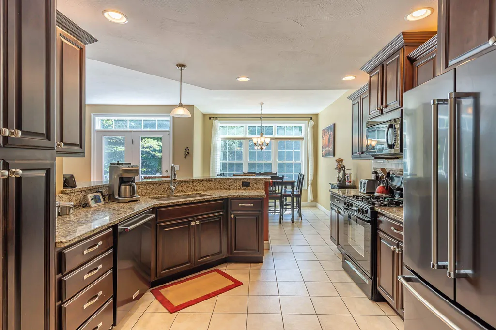 51 Hawthorne Drive Auburn NH 03032