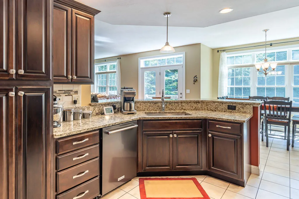 51 Hawthorne Drive Auburn NH 03032