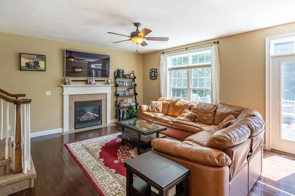 51 Hawthorne Drive Auburn NH 03032