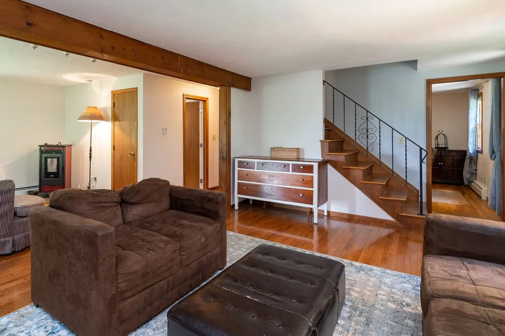 4 Royal Range Road Sandown NH 03873