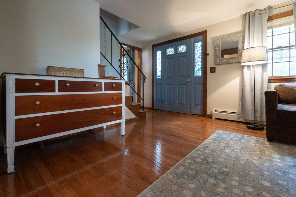 4 Royal Range Road Sandown NH 03873