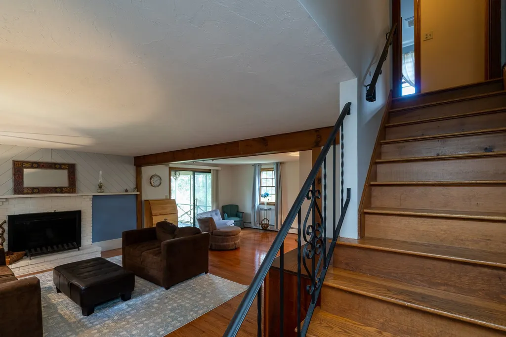 4 Royal Range Road Sandown NH 03873