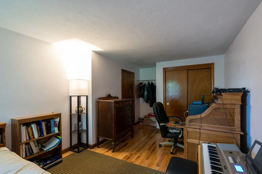 4 Royal Range Road Sandown NH 03873