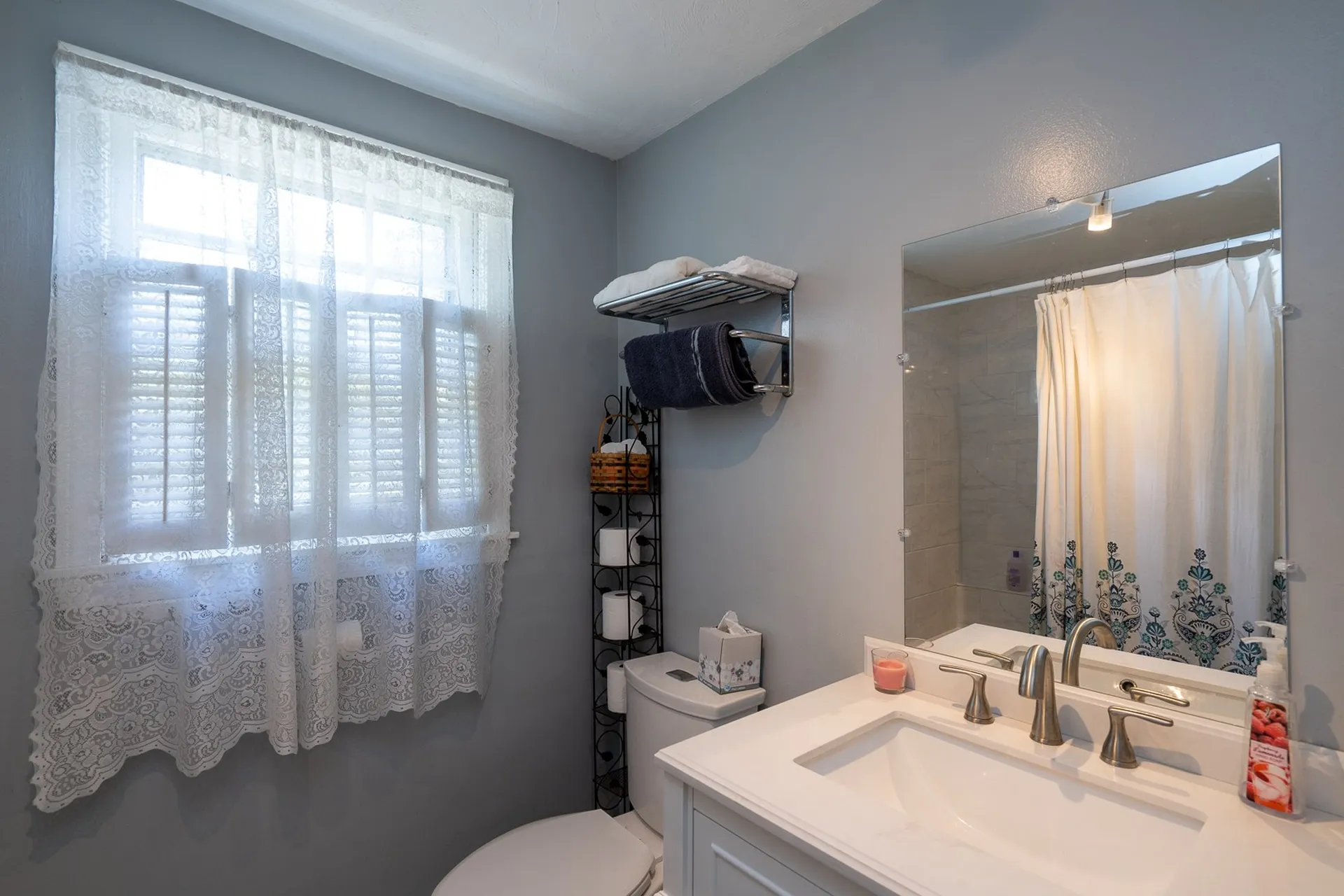 4 Royal Range Road Sandown NH 03873